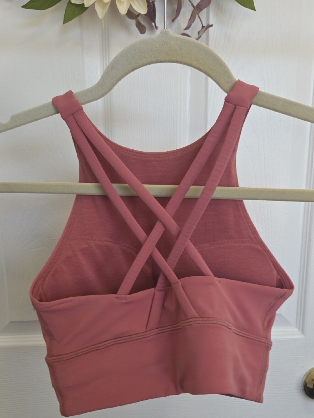 lululemon athletica High-Neck Sports Bra in Dusty Rose Size 4 - Picture 2 of 2